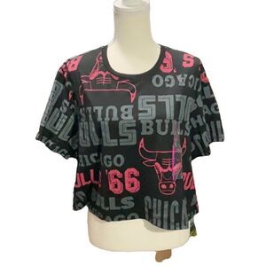 NBA Black Chicago Bulls Cropped T shirt All over Logo Short Sleeve Size XXL NWT